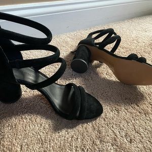 Black velvet pumps